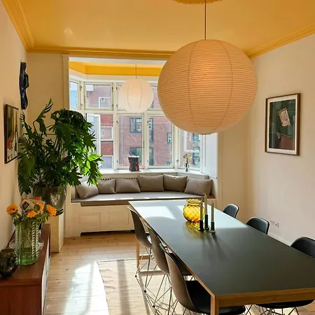 Art-filled Flat Near Copenhagen's Areas København